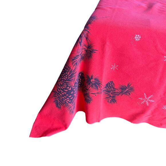 Vtg Christmas CALIFORNIA HAND PRINTS Tablecloth circa 1950s 60" x 52" Red silver - Picture 4 of 12